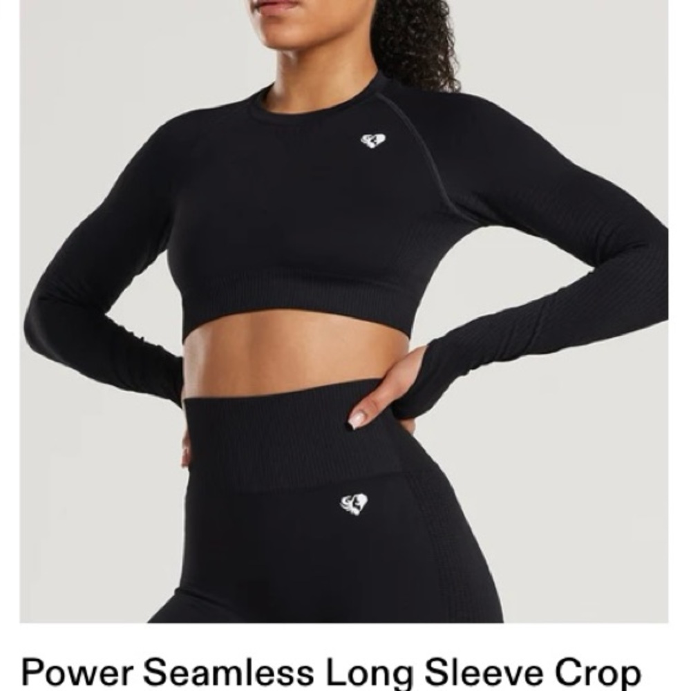 Black Seamless Long Sleeve Crop Top